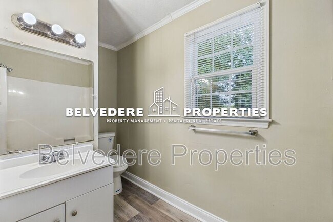 Building Photo - 2913 Wildwood Dr