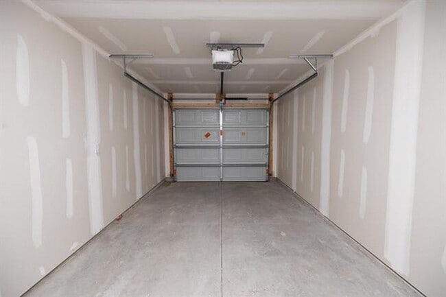 Building Photo - 542-544 W 50th Ct S