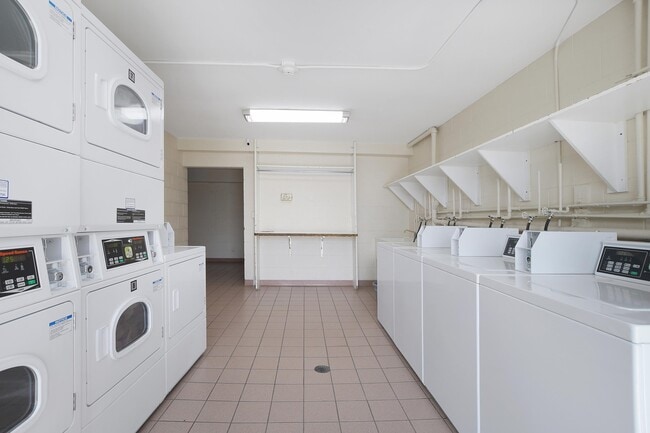 Building Photo - 3531 Central Rd