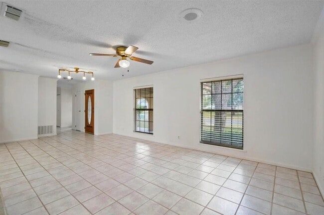 Building Photo - 318 Columbine St