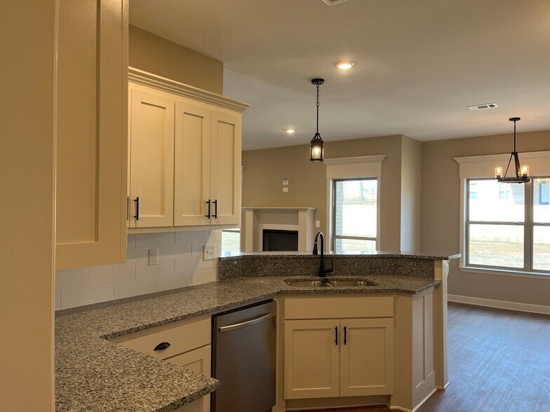 Building Photo - 137 Hayden Dr