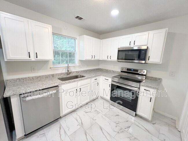 Building Photo - 7155 Pineneedle Dr SW