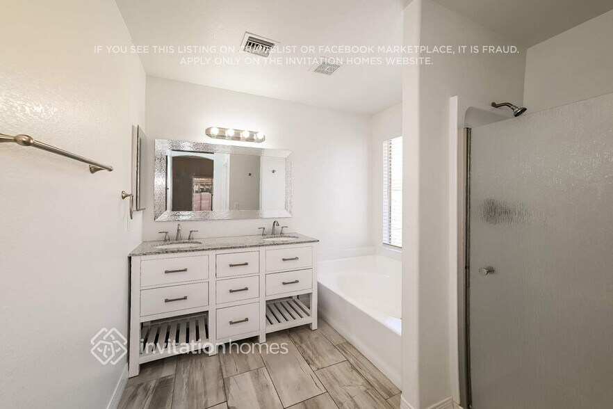 Building Photo - 11223 N 60th Dr