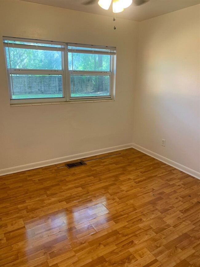 Building Photo - 712 Coble Dr