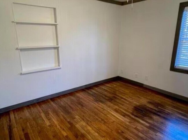 Building Photo - 9018 Cheer St