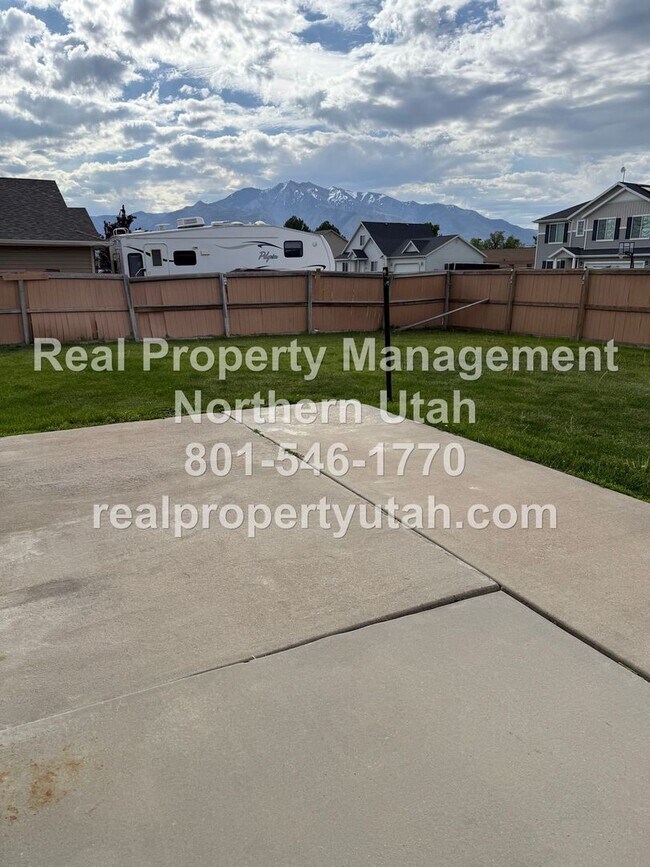 Building Photo - 3 Bedroom 2 Bath Home Now Available!