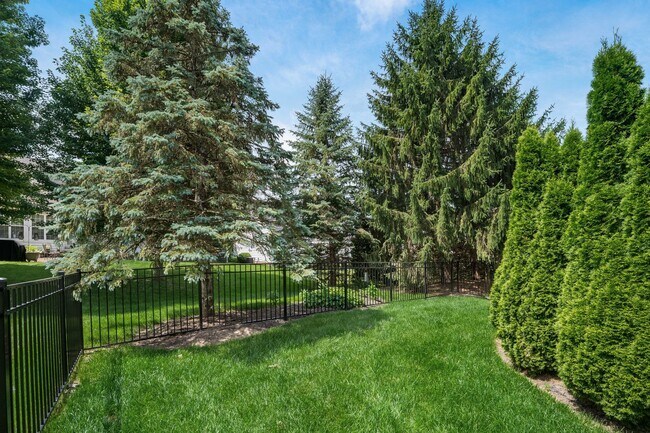 Building Photo - 7179 Fernridge Dr