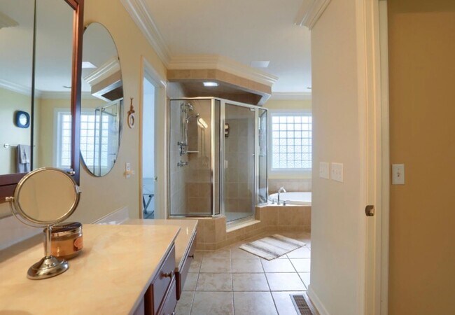 Building Photo - Luxury 5-Bedroom Home for Rent – $4,500/Month + Utilities