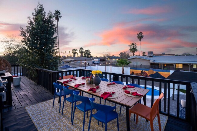 Building Photo - 4530 W Paradise Dr