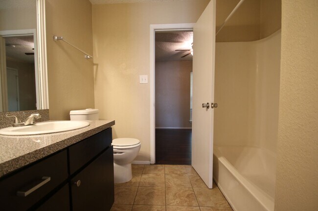 Building Photo - 3732 Bonnie Dr