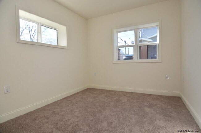 Building Photo - 1047 Broadway