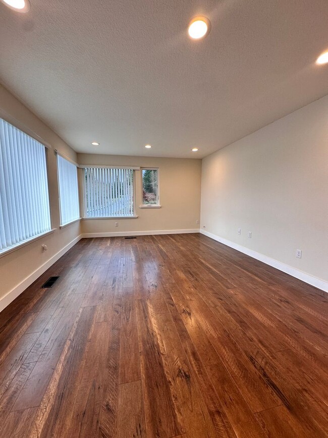 Building Photo - Charming 2-bedroom, 1-bathroom home