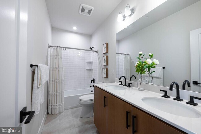 Building Photo - 305 Manion Aly