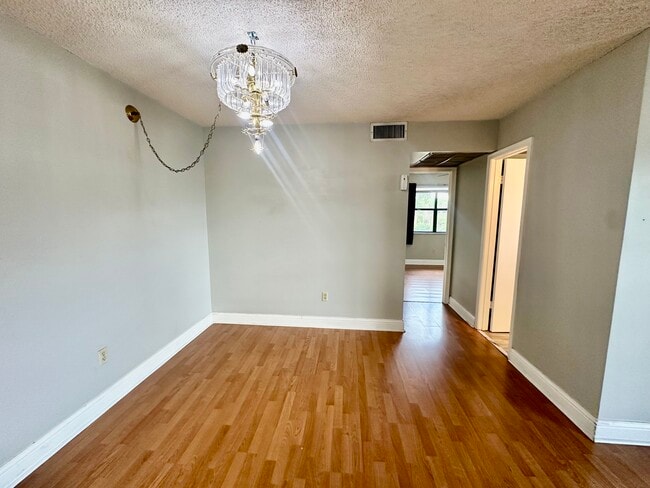 Building Photo - 2570 W 67th Pl