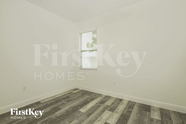 Building Photo - 301 Cimarron Ct