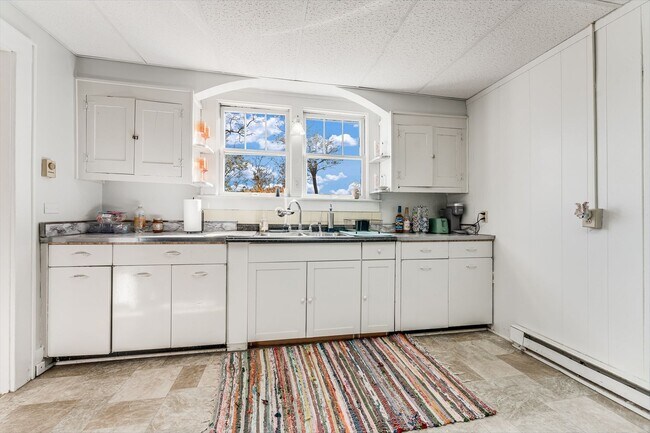 Building Photo - 135 Lorentz St