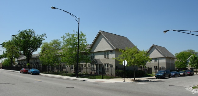 Building Photo - Robert Brooks Homes