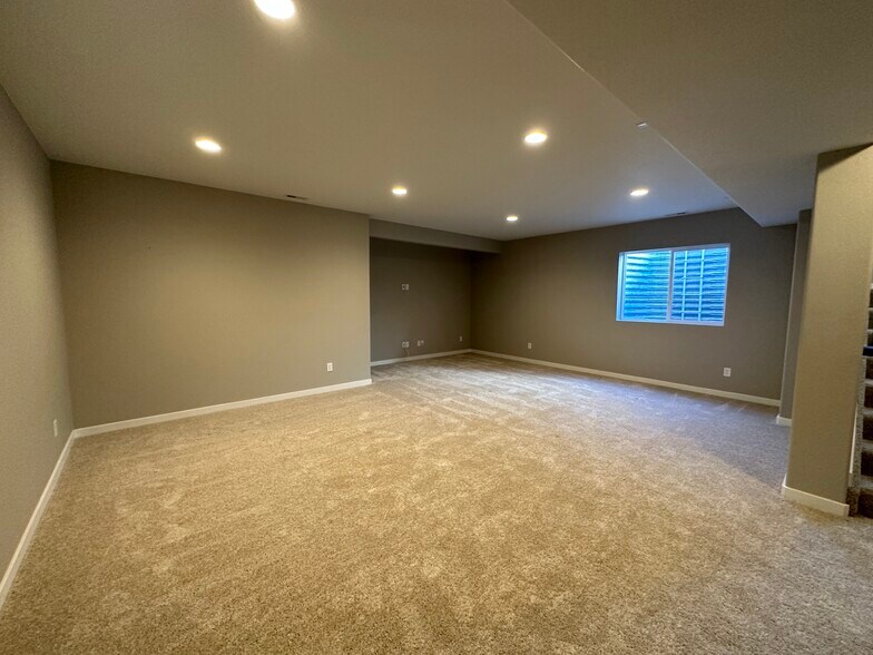 Building Photo - 6737 Sedgerock Ln