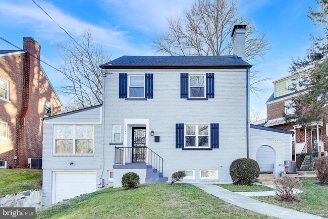 Building Photo - 3405 Carpenter St SE