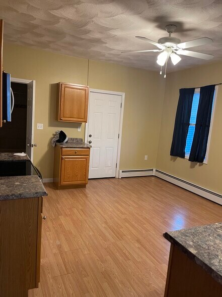 Building Photo - 42 Pond St