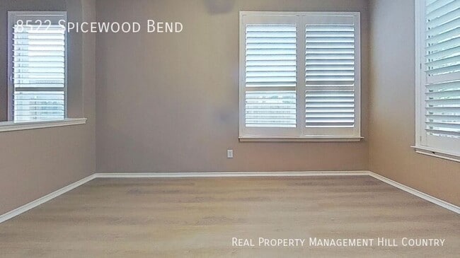 Building Photo - 8522 Spicewood Bend
