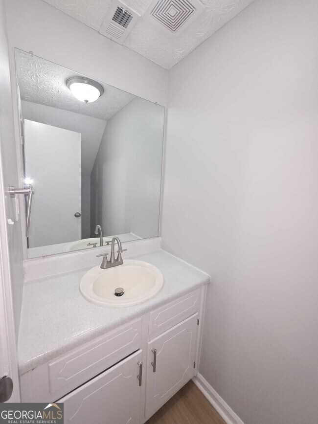 Building Photo - 131 Toby Springs Ln