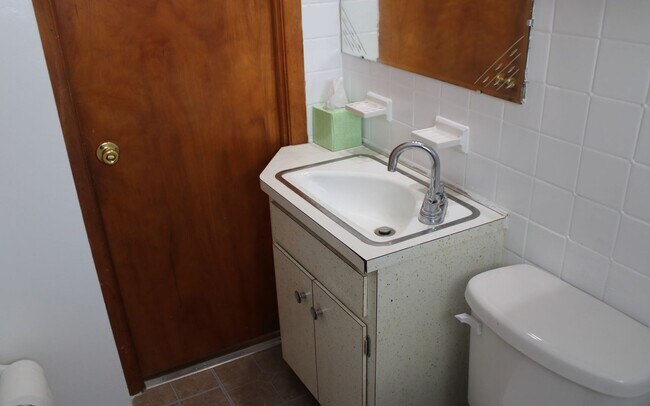 Building Photo - 3 Bed 1.5 bath Single Family Home