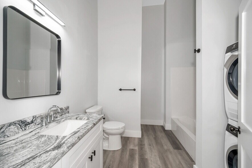 Building Photo - 72 Boisvert St