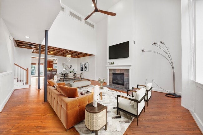 Building Photo - 907 Hartman St