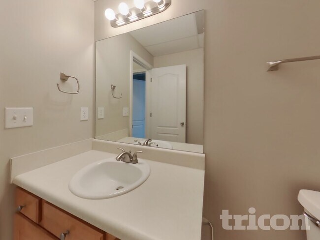 Building Photo - 8870 Mae Ct
