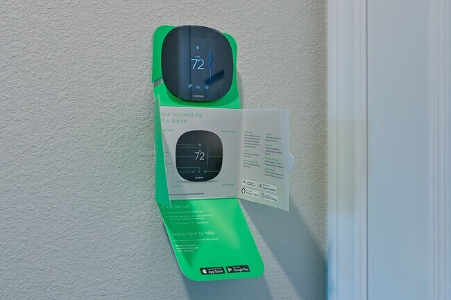 Building Photo - Mountains Edge!! Gated!!  4 bedrooms!! Primary Bedroom and bath down Stairs!! 2 Primary bedrooms!...