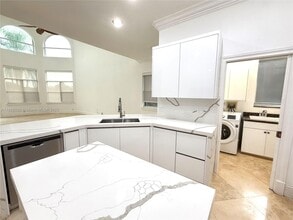 Building Photo - 2547 Montclaire Cir