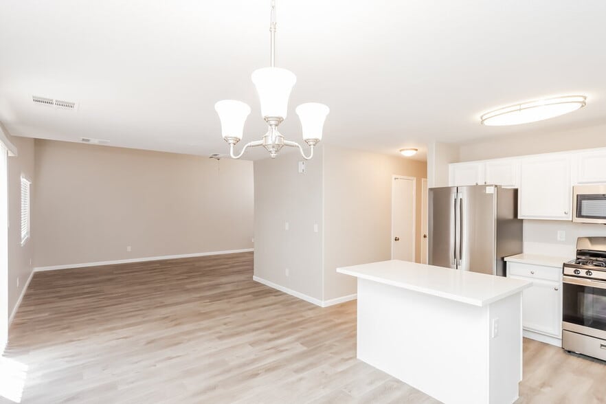 Building Photo - 5224 Mineral Lake Dr