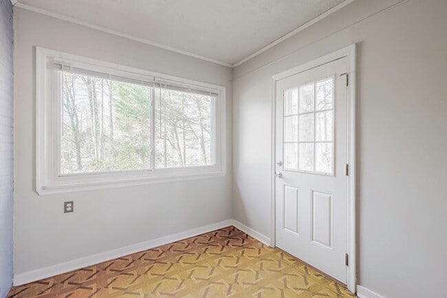 Building Photo - Beautiful Home Near Pony Pasture!