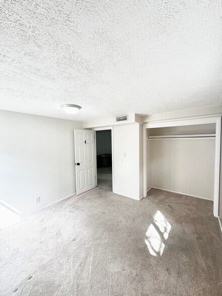 Building Photo - 10302 S 500 E