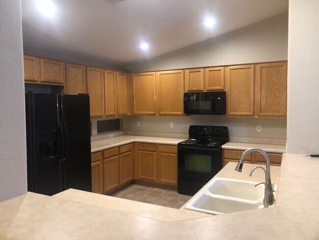 Building Photo - Long Term rental in Chandler