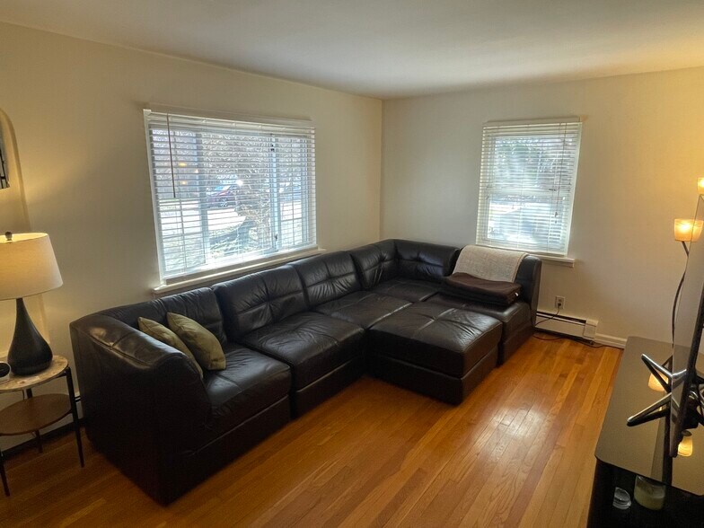 Building Photo - 950 S Plympton St