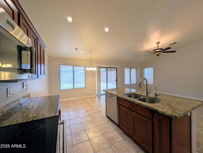 Building Photo - 15748 W Paradise Ln