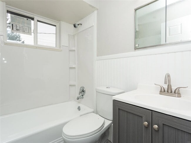 Building Photo - 3860 Brittany Cir