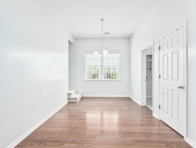 Building Photo - Elegant Two-Story Home in Tanner Plantation!
