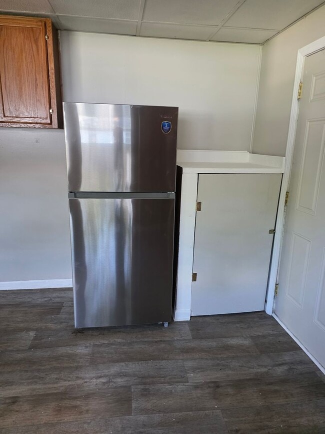 Building Photo - 2 BR/ 1 BA Home