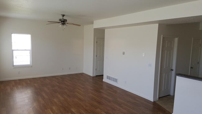 Building Photo - 400 Par Ave