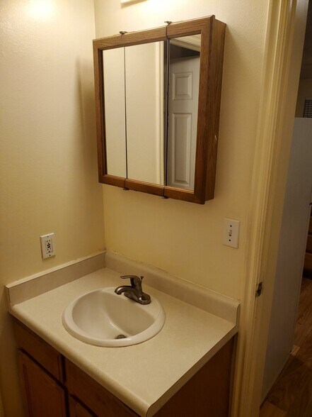 Building Photo - 476 N 300 E