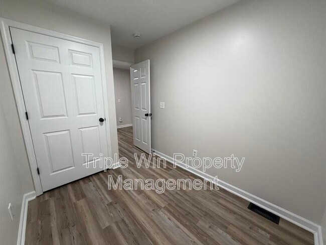 Building Photo - 226 Diekamp Ln