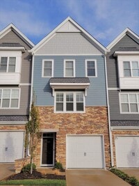 Building Photo - Stunning 4 bedroom 3.5 bath townhome locat...