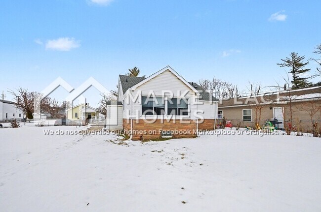 Building Photo - 12444 Sarsfield Ave