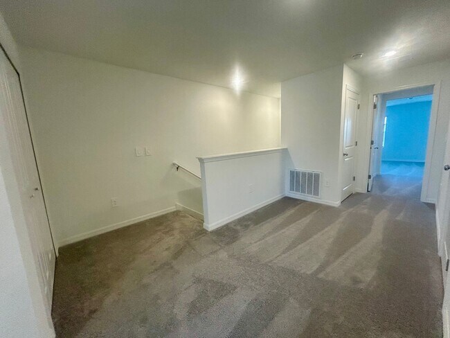 Building Photo - Stylish Townhome in the Heart of Ruskin – ...