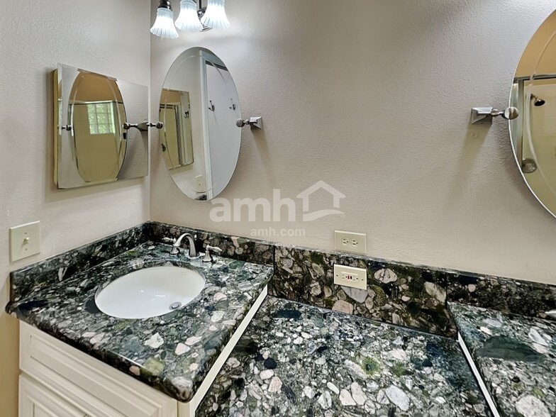 Building Photo - 19409 Melody Fair Pl