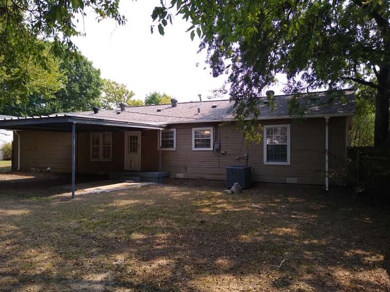 Building Photo - 605 Lipscomb St