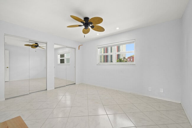 Building Photo - 400 Wilma Cir